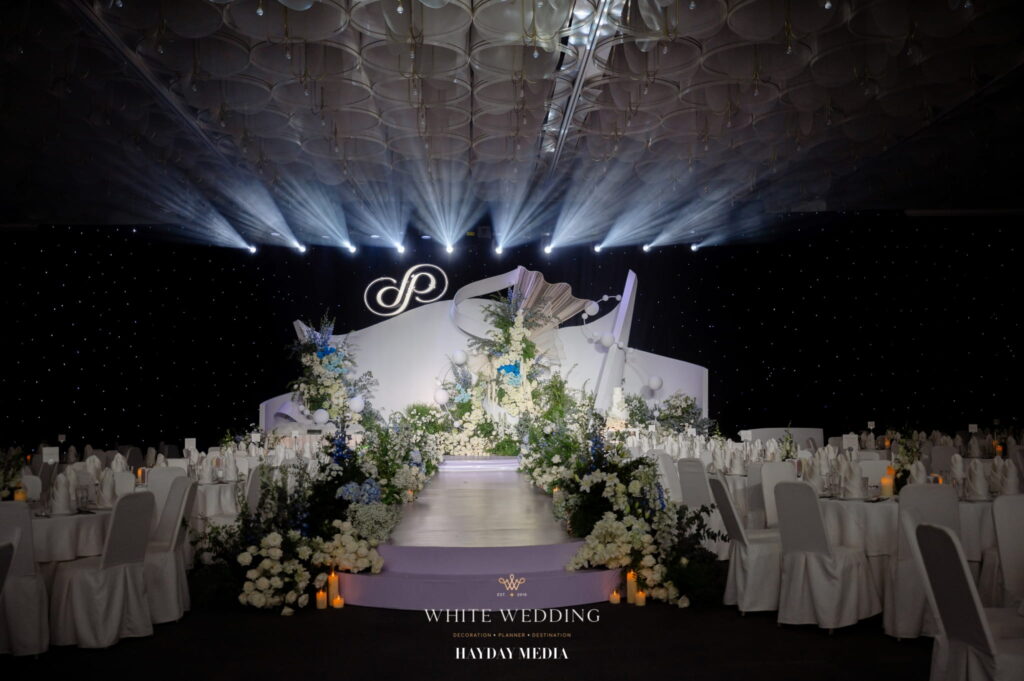 trang tri tiec cuoi pure infinity white wedding 11