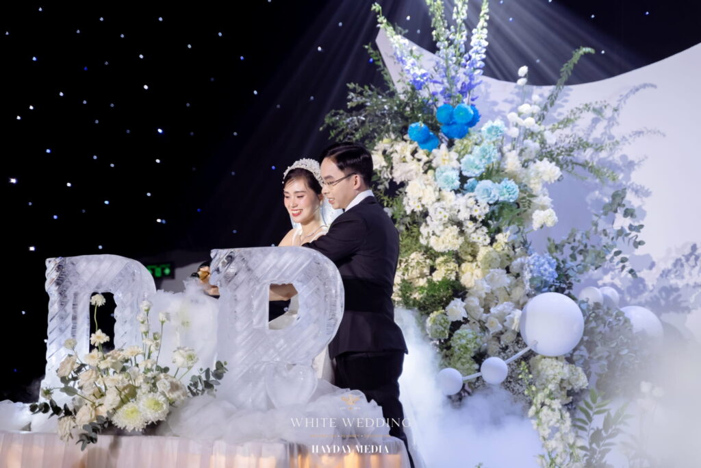 trang tri tiec cuoi pure infinity white wedding 40