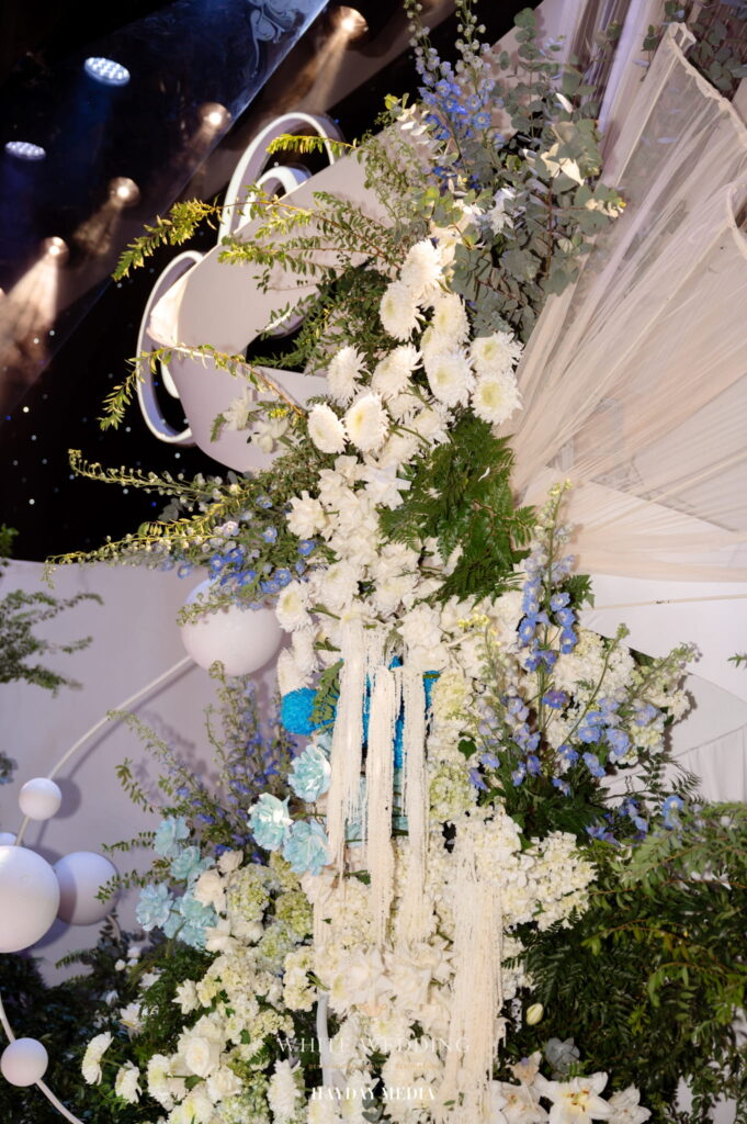 trang tri tiec cuoi pure infinity white wedding 9