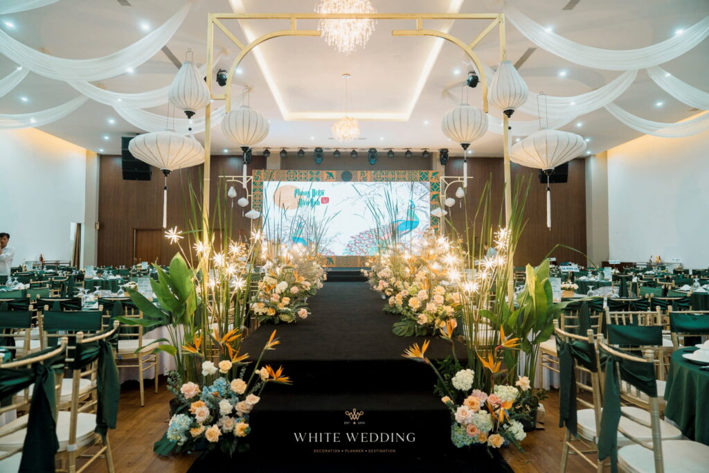 Top Nhà Hàng Tiệc Cưới TP.HCM: Đánh Giá Từ Góc Nhìn Decorator 2 ngoai troi