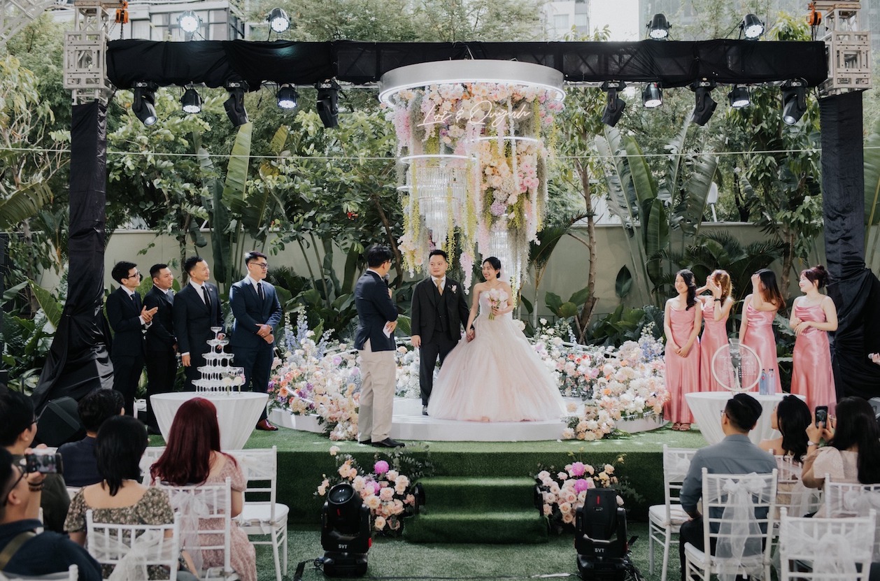 tiec cuoi ngoai troi tphcm