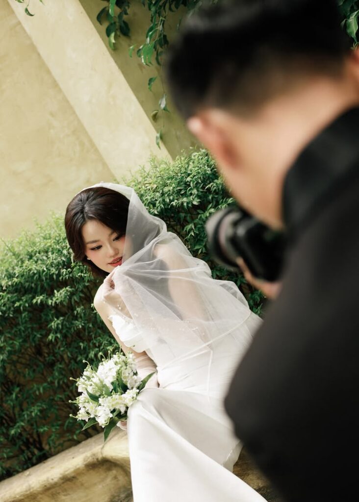 Gói chụp ảnh phóng sự cưới là gì? Khác gì ảnh cưới studio? 3 co dau viet kieu chuan bi dam cuoi7