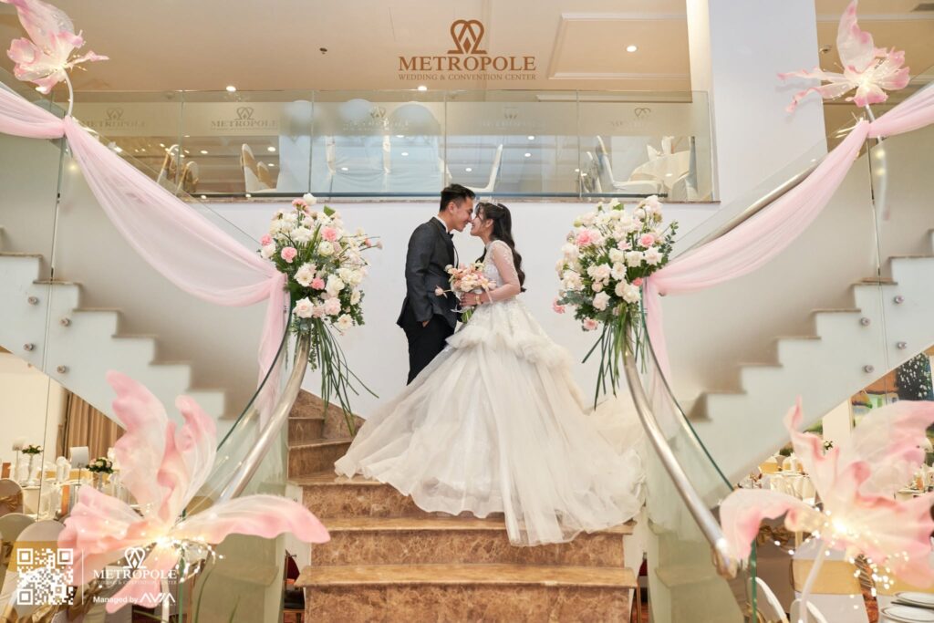 Bí Quyết Trang Trí Tiệc Cưới Tại Các Nhà Hàng Tầm Trung TPHCM: White Palace, Capella & Metropole 8 metropole5