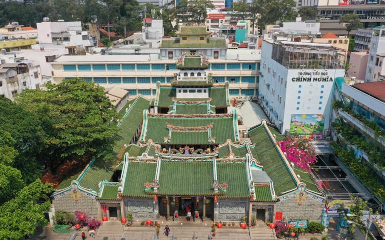 Trang Trí Gia Tiên Quận 1, Quận 3, Quận 5: Nhà Phố Trung Tâm Sài Gòn 2 quan 5