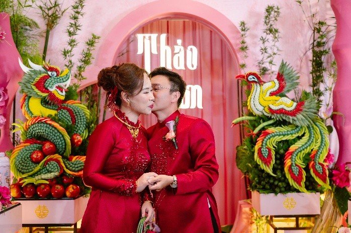 Biến hóa phòng cộng đồng chung cư thành không gian lễ gia tiên 29 Cô dâu chú rể trong lễ vu quy tại phòng cộng đồng chung cư